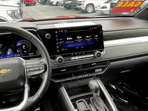 Used 2024 Chevrolet Colorado LT w/ LT Convenience Package image 6