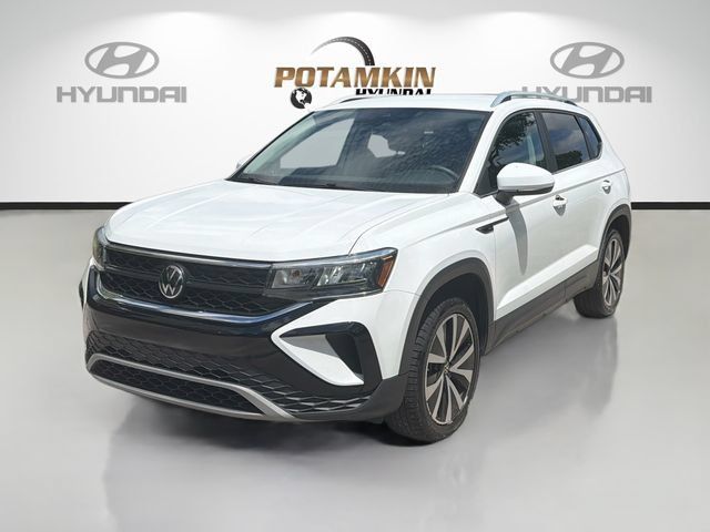 Used 2023 Volkswagen Taos SE FWD image 1