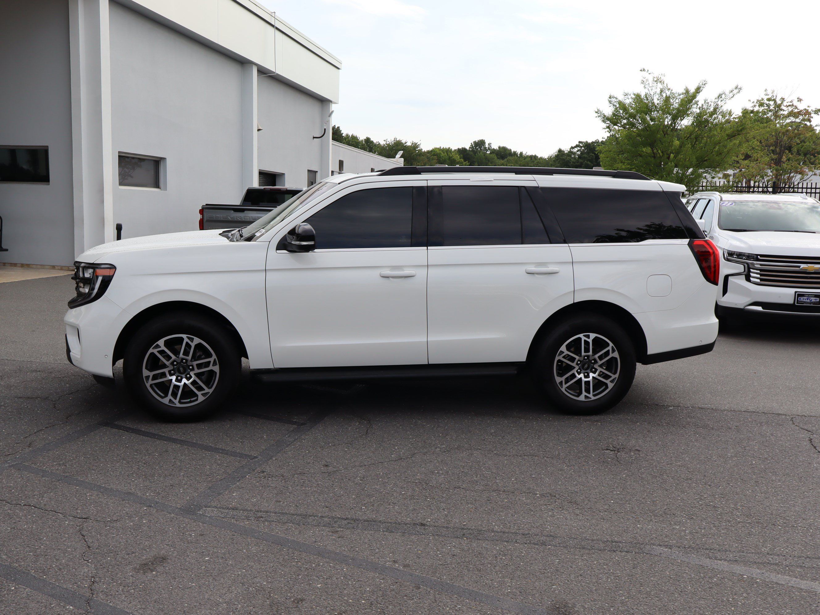 Used 2025 Ford Expedition Active RWD image 7