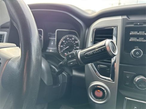 Used 2017 Nissan Titan SV image 15