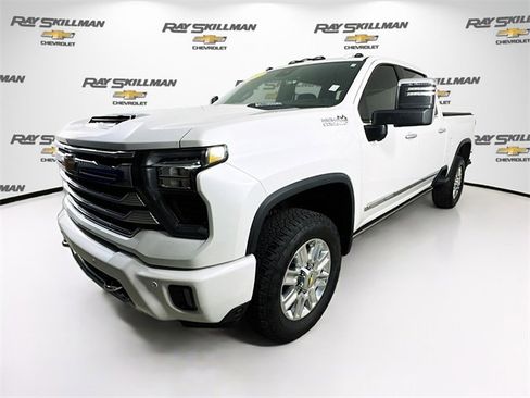Used 2025 Chevrolet Silverado 3500 High Country w/ High Country Premium Package image 3