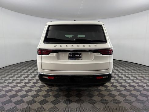 Used 2025 Jeep Wagoneer 4WD image 9