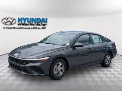 New 2025 Hyundai Elantra SE
