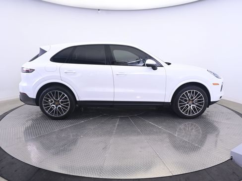 Certified 2023 Porsche Cayenne AWD/4WD image 8