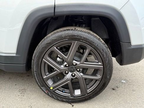 New 2026 Jeep Compass Latitude w/ Sun and Sound Group image 17