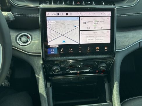 Used 2023 Jeep Grand Cherokee Limited image 18