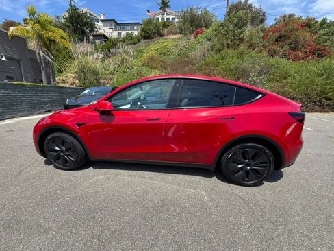 Used 2024 Tesla Model Y Long Range AWD/4WD image 8