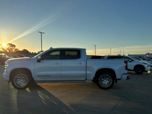 Used 2026 Chevrolet Silverado 1500 High Country AWD/4WD image 16