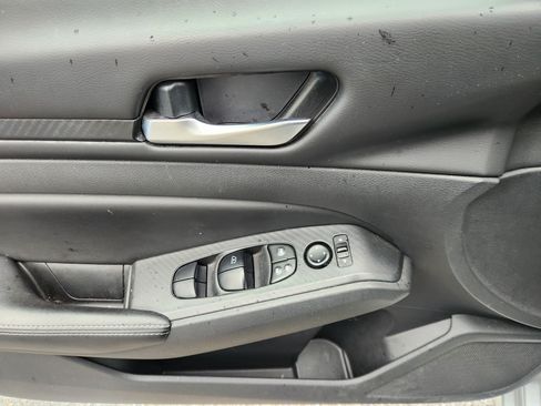 Used 2024 Nissan Altima 2.5 SV w/ SV Premium Package FWD image 18
