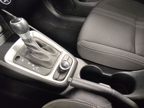Used 2022 Hyundai Venue SEL FWD image 26