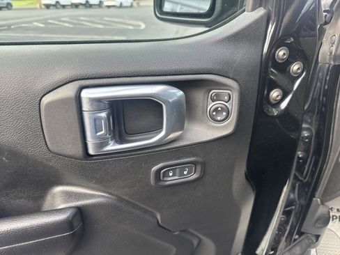 Used 2021 Jeep Wrangler Unlimited Sport image 16