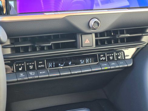 New 2025 Toyota Crown Signia image 27