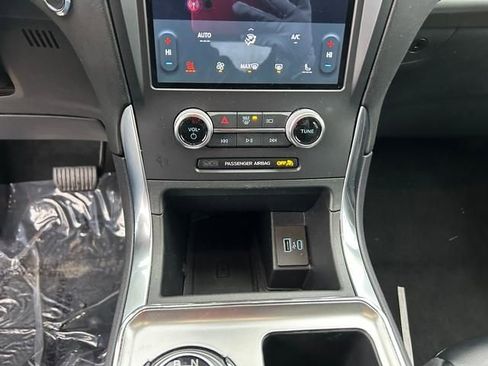 Used 2024 Ford Edge Titanium AWD/4WD image 16