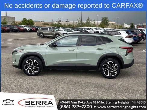 Certified 2024 Chevrolet Trax RS w/ Sunroof Package FWD image 2