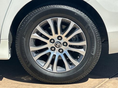 Certified 2020 Toyota Sienna XLE w/ XLE Navigation Package FWD image 33