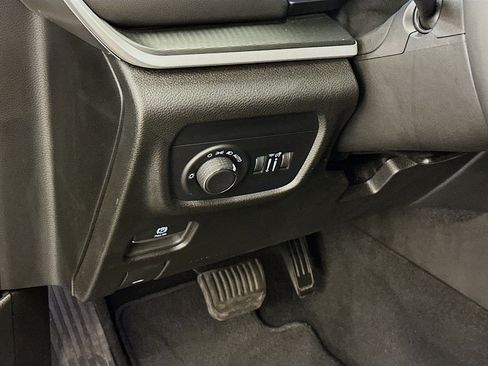 Used 2024 Jeep Grand Cherokee L Altitude AWD/4WD image 17