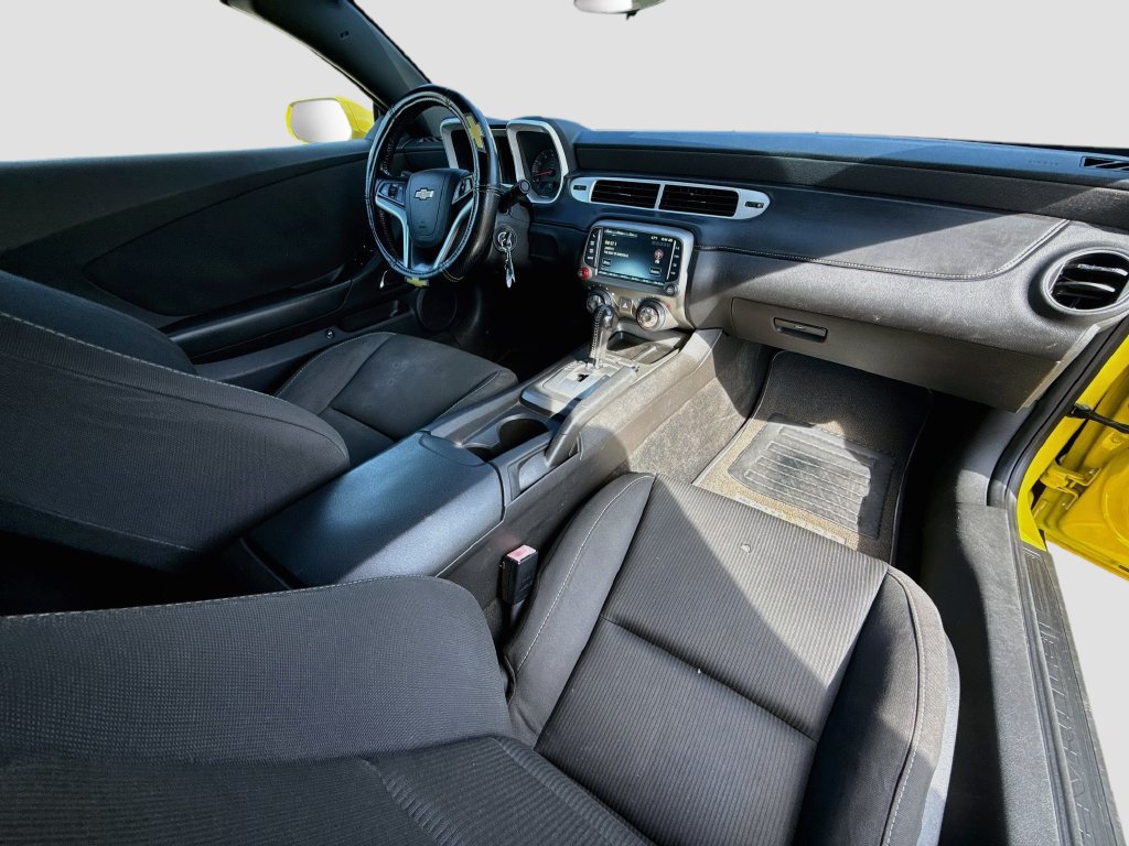 Used 2015 Chevrolet Camaro LT RWD image 27