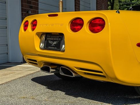 Used 2004 Chevrolet Corvette Convertible w/ Preferred Equipment Group RWD image 42
