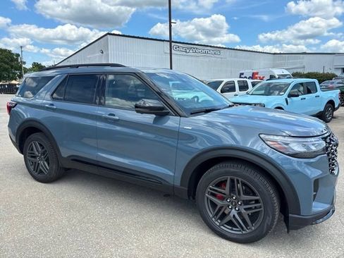 New 2026 Ford Explorer ST-Line w/ ST-Line Street Pack AWD/4WD image 10