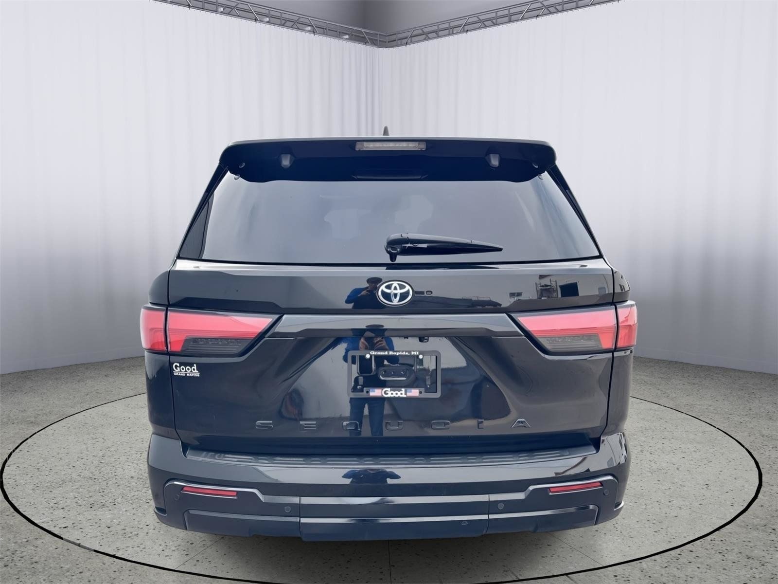 Used 2023 Toyota Sequoia Platinum AWD/4WD image 23