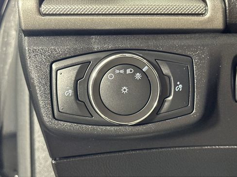 Used 2017 Ford Fusion SE w/ Fusion SE Technology Package image 26