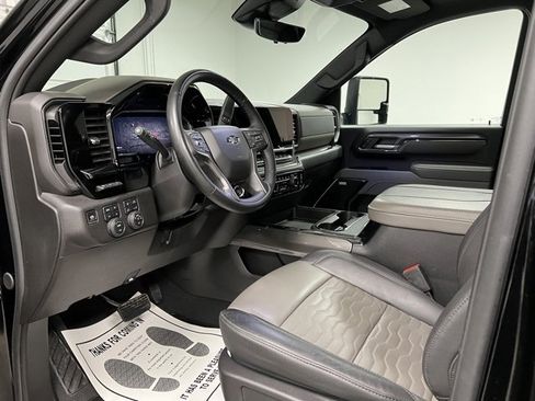 Used 2024 Chevrolet Silverado 2500 ZR2 w/ Technology Package image 20