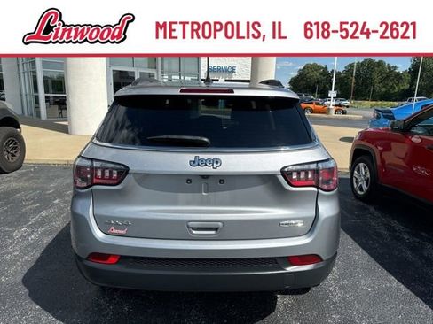 Used 2022 Jeep Compass Latitude w/ Sun and Sound Group AWD/4WD image 4