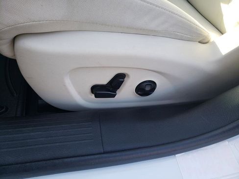 Used 2015 Chrysler 200 Limited w/ Convenience Group image 26