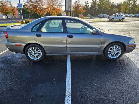 Used 2004 Volvo S40 image 2