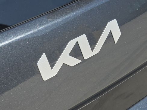 Used 2025 Kia Soul LX w/ LX Technology Package FWD image 12