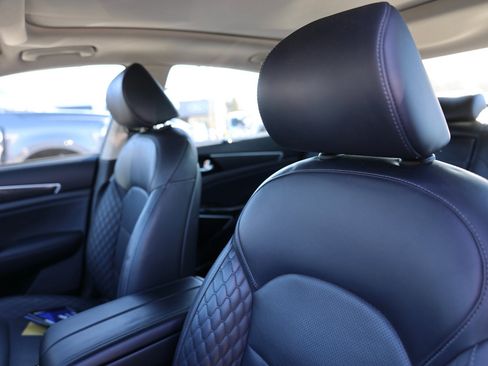 Used 2018 Kia Cadenza Limited w/ Paint Protection Package image 17