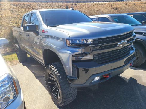 Used 2020 Chevrolet Silverado 1500 LT Trail Boss image 4