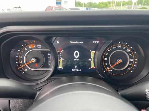 Used 2025 Jeep Wrangler Unlimited Rubicon AWD/4WD image 25
