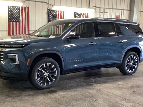 New 2026 Chevrolet Traverse LT w/ Sun and Wheel Package AWD/4WD image 2