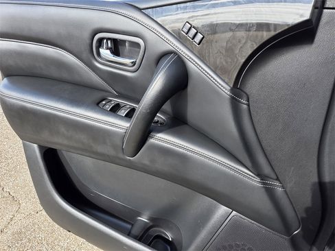 Used 2024 INFINITI QX80 Luxe image 16