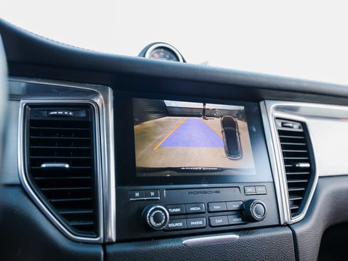 Certified 2018 Porsche Macan Turbo image 19