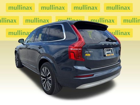 Used 2022 Volvo XC90 T5 Momentum w/ Protection Package Premier image 9