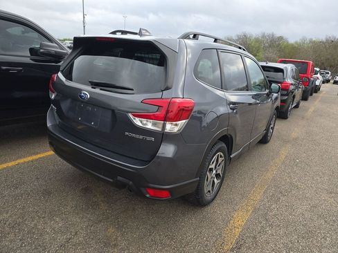Used 2022 Subaru Forester Premium image 6