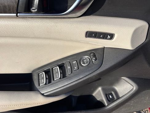 Used 2018 Honda Accord Touring image 16