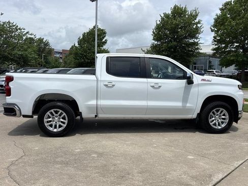 Used 2022 Chevrolet Silverado 1500 LT w/ Z71 Off-Road Package AWD/4WD image 2