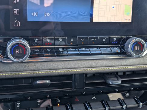 Used 2024 Chevrolet Colorado ZR2 w/ ZR2 Convenience Package III image 21