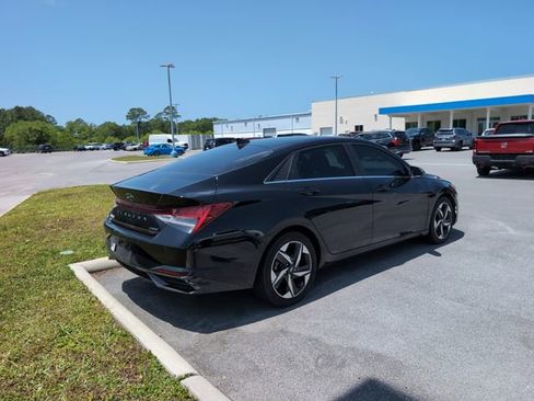 Used 2022 Hyundai Elantra Limited w/ Cargo Package FWD image 3