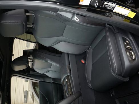 Used 2026 Lexus LX 600 4WD w/ Luxury Package image 9