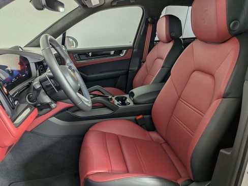 Used 2026 Porsche Cayenne GTS AWD/4WD image 5