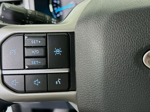 Used 2024 Ford Expedition Max XLT image 16