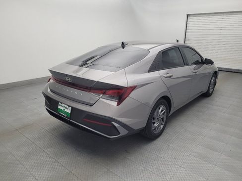 Used 2024 Hyundai Elantra SEL FWD image 9