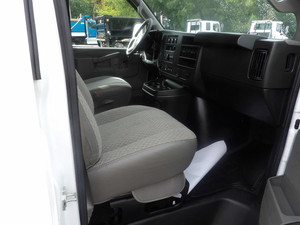 Used 2025 Chevrolet Express 3500 LT w/ LT Preferred Equipment Group RWD image 38