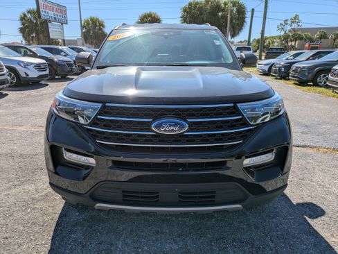 Used 2022 Ford Explorer XLT w/ Equipment Group 202A AWD/4WD image 9