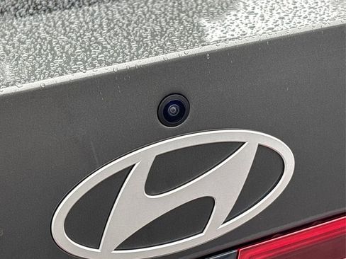 Certified 2025 Hyundai Elantra SE image 13