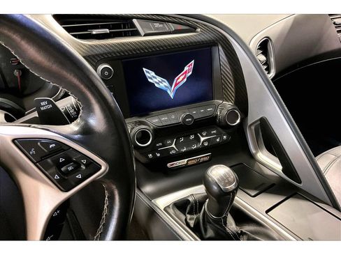 Used 2015 Chevrolet Corvette Z06 w/ 3LZ Preferred Equipment Group RWD image 8